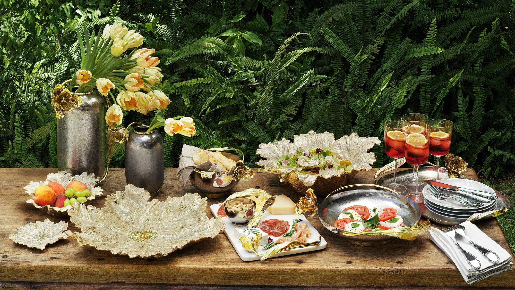 Michael Aram Tulip Cheeseboard w/ Knife